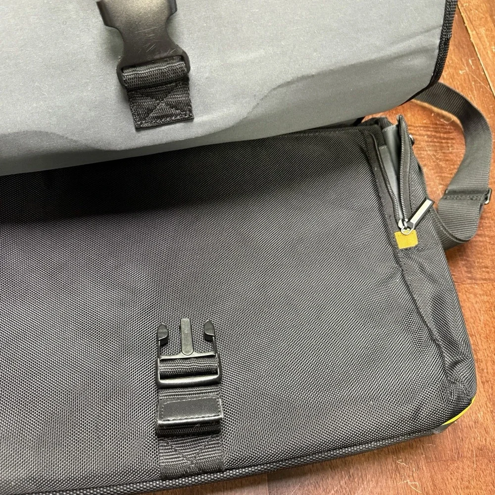 Targus Laptop‎ Bag 12.5x16 Inch Large Laptop Bag With Removable Shoulder Strap